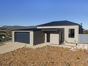 3 Bedroom House in Noordhoek
