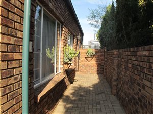 3 Bed Townhouse in Zwartkop