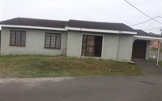 3 Bedroom House in Illovo Beach