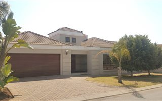 5 Bedroom House in Bendor