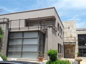 120 m² Commercial space in Houghton Estate