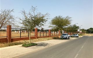 5600 m² Commercial space in Glen Marais