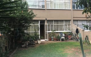 2 Bedroom Apartment in Robertsham