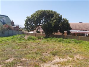 806 m² Land available in Outeniqua Strand