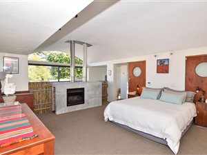 3 Bed House in St James