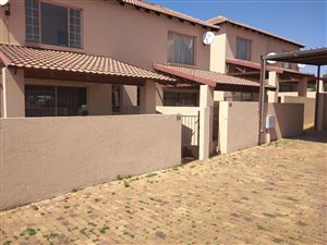 2 Bed Apartment in Witpoortjie