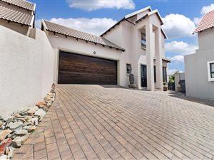 3 Bed House in Candlewoods Estate