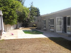 5 Bed House in Bergvliet