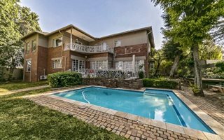 4 Bedroom House in Melrose