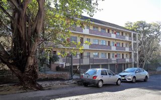 2 Bedroom Apartment in Rosebank