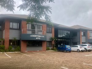 820 m² Office Space in Monument