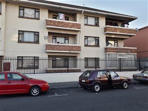 2 Bed Apartment in Parow Central