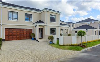 3 Bedroom House in Noordwyk