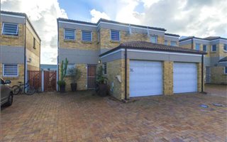 3 Bedroom House in Protea Heights