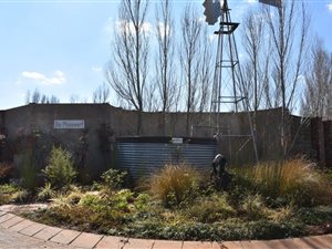 598 m² Land available in Mooivallei Park