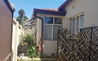 2 Bedroom House in Newlands