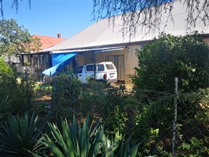 6 Bed House in Napierville