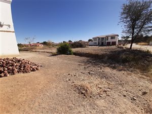 923 m² Land available in Mafikeng