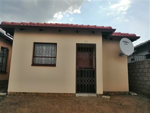 2 Bed House in Clayville
