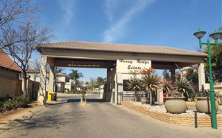4 Bedroom Townhouse in Wilgeheuwel
