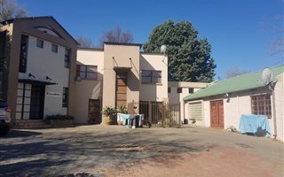6 Bedroom House in Westdene