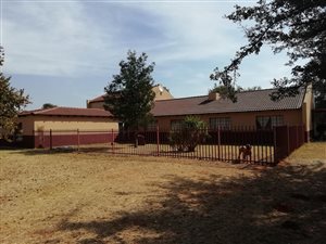1.2 ha Farm in Leeuwfontein