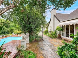 5 Bedroom House in Bryanston
