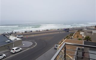 2 Bedroom Apartment in Bloubergstrand