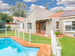 3 Bed Townhouse in Weltevreden Park