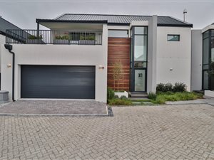 3 Bed House in Rondebosch