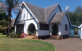 4 Bedroom House in Hayfields