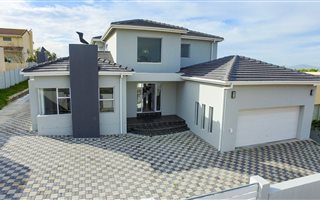 3 Bedroom House in West Beach