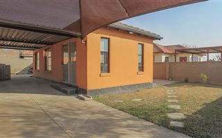 3 Bedroom House in Roodepoort West