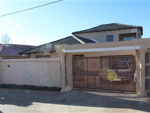 4 Bed House in Doornkop