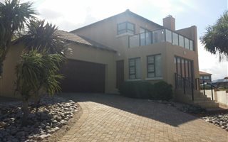 3 Bedroom House in Hartenbos Heuwels