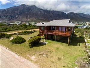 3 Bedroom House in Bettys Bay