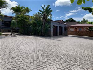 6 Bed House in Meerensee