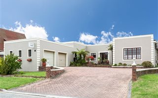 6 Bedroom House in Rooirivierrif