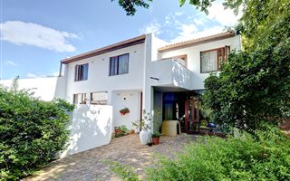 3 Bedroom House in Constantia Kloof