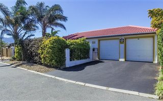 3 Bedroom House in Strand South