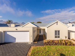 4 Bed House in Paarl
