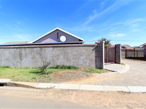 3 Bed House in Raceway