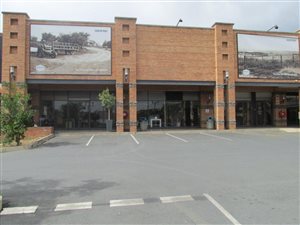 887 m² Commercial space in Pineslopes