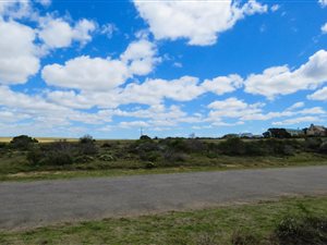 675 m² Land available in Boggomsbaai