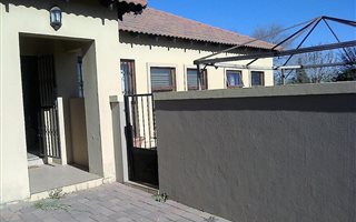2 Bedroom Townhouse in Rensburg