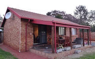 2 Bedroom House in Dorandia