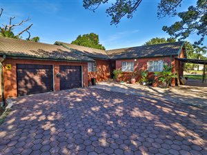 4 Bed House in Arboretum