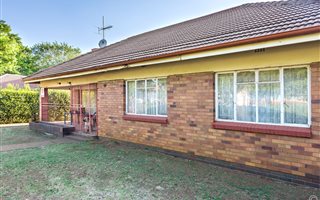 3 Bedroom House in Vanderbijlpark CW2