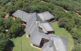 3 Bedroom House in Kshane Lake Lodge