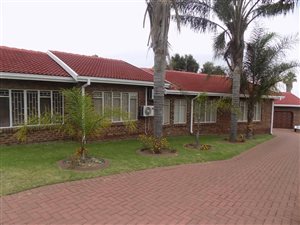 4 Bed House in Aviary Hill